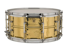 Caisse claire Ludwig 6,5x14 en laiton martelé avec cosses tubulaires
